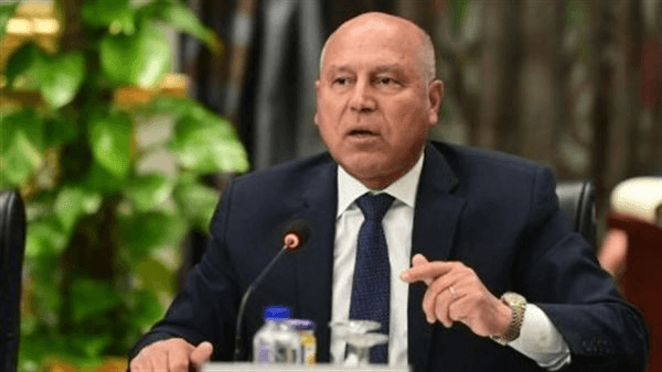 بالتزامن مع احتفالات شم النسيم، وزير النقل يتابع حركة تداول البضائع بالموانئ