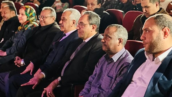 محافظ قنا يبحث مع "القابضة للسياحة" تعزيز الاستثمار الفندقي