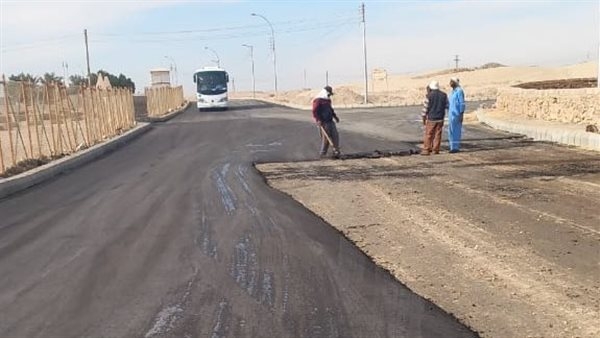 رصف طرق وتركيب انترلوك وتطهير ترع ورفع مخلفات، أعمال تطوير مكثفة بمدينة القرنة