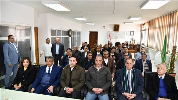 محافظ الفيوم يفتتح موسم توريد محصول البنجر
