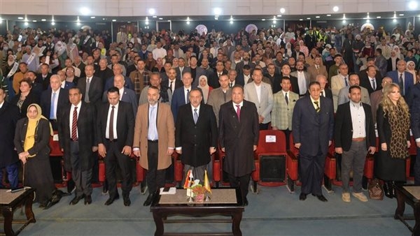 محافظ أسيوط يشهد تجهيز 50 شابا وفتاة مقبلين على الزواج وتسديد ديون 20 غارمة (صور)