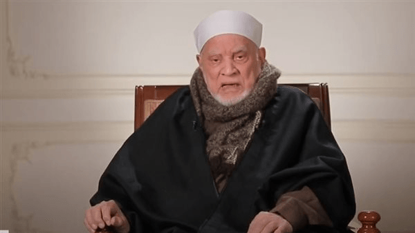 أول تحرك من شيخ الأزهر تجاه أحمد عمر هاشم بعد تعرضه لوعكة صحية مفاجئة