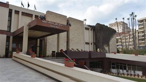 وزير التعليم العالي يهنئ جامعة المنصورة لحصول مركز الكلى على اعتماد الجمعية الدولية