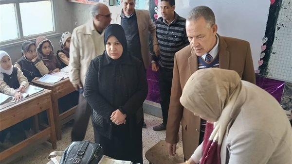 بسبب التقييمات الأسبوعية، إثابة 4 مديرين مدارس وإحالة 7 معلمين للتحقيق بأسيوط
