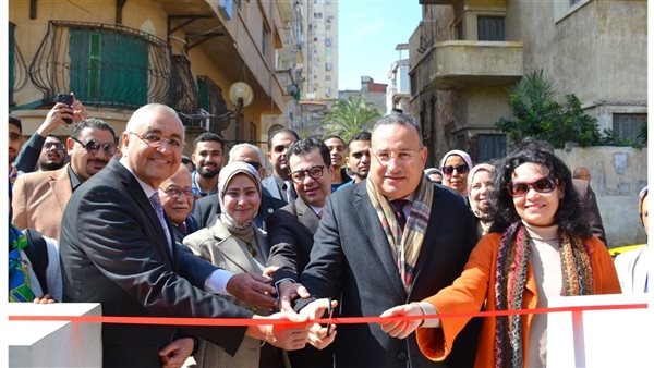 رئيس جامعة الإسكندرية يفتتح جدارية "تميمة الحضارات" بسور كلية الفنون الجميلة