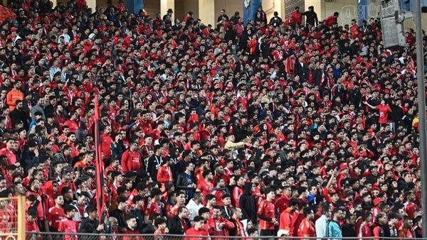 جماهير الأهلي تشعل مدرجات ستاد القاهرة قبل مباراة الهلال السوداني (فيديو)