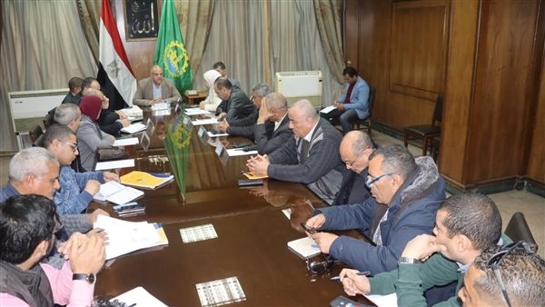 محافظ القليوبية يتابع مشروعات قطاع الرصف بشبرا الخيمة