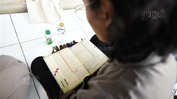 بالدعاء والقرآن، لقطات من انتظار الصائمين ساعة الإفطار في الجامع الأزهر (صور)