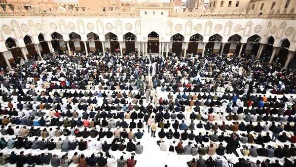 شاهد، لحظة إفطار 4 آلاف طالب بالجامع الأزهر