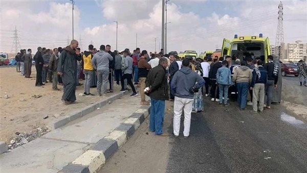 تسيير الحركة المرورية بالطريق الصحراوي بعد انقلاب سيارة ومصرع سيدة وإصابة زوجها