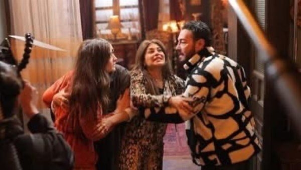 أحمد زاهر يعتذر لابنته ملك بسبب "سيد الناس"