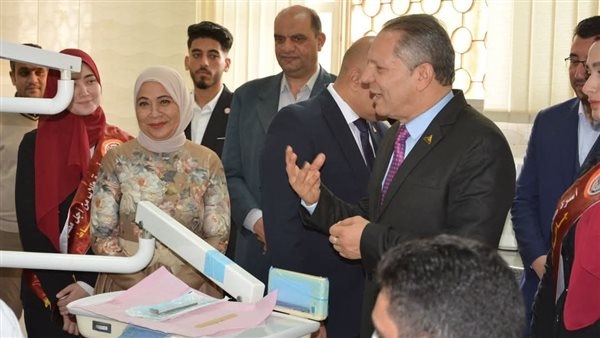 رئيس جامعة دمياط يدشن مبادرة "صحتك من صحة أسنانك" (صور)