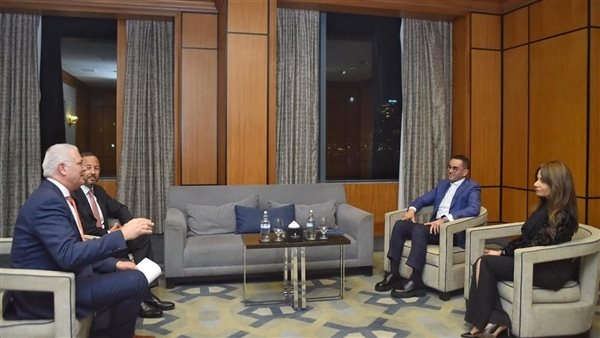 وزير الاستثمار يبحث مع مشروع الهيدروجين الأخضر في سيناء