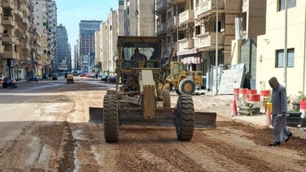 محافظ الإسكندرية يوجه بسرعة إصلاح وصيانة شبكة الطرق