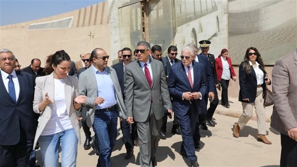 محافظ الجيزة يجري جولة تفقدية بمشروع تطوير منطقة أهرامات الجيزة