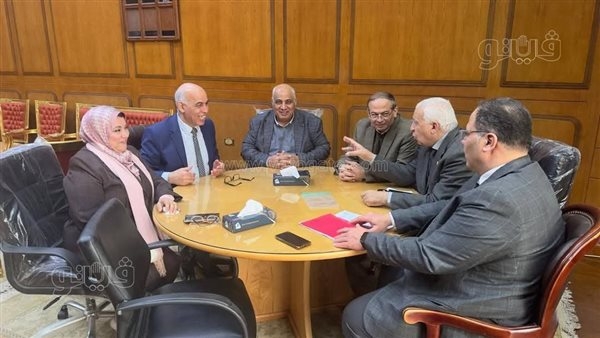 رئيس جامعة كفر الشيخ يناقش خطة مركز إدارة الموارد البشرية والتعليم المستمر