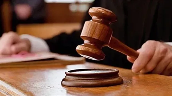 خلال ساعات، استكمال محاكمة عامل متهم بقتل زوجته خنقا