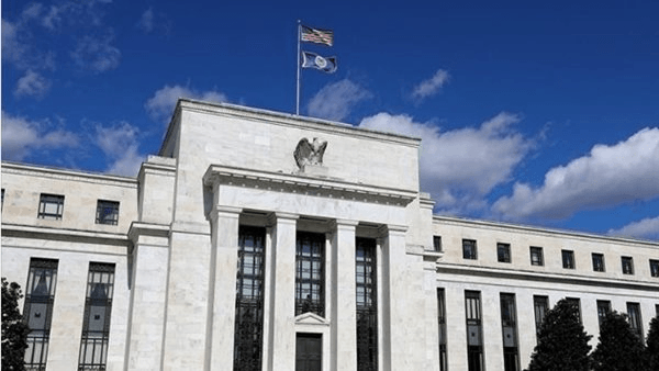 الفيدرالي الأمريكي يثبت سعر الفائدة للمرة الثالثة على التوالي عند 4.25%