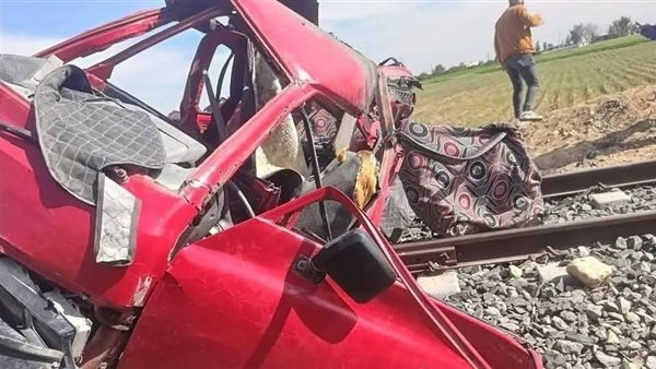 تشييع عدد من ضحايا حادث تصادم قطار القنطرة بسيارة في الإسماعيلية