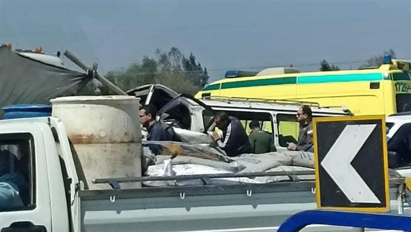 مصرع شخصين وإصابة 13 آخرين في حادث تصادم بالبحيرة