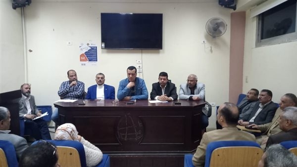 مدير تعليم سوهاج يعقد اجتماعًا لمناقشة الاستعدادات لامتحانات نهاية العام