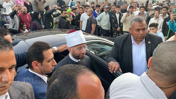 أكبر مائدة رمضانية شعبية، وزير الأوقاف يشارك في إفطار المطرية 2025 (فيديو وصور)
