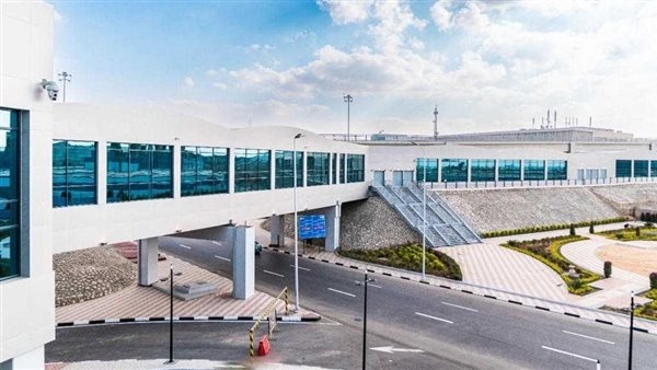 خدمات يقدمها الجراج متعدد الطوابق بمطار القاهرة منعا للانتظار أمام صالات السفر