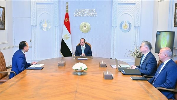 السيسي يتابع أنشطة التنقيب والاستكشافات الجديدة لقطاع البترول، يوجه ببذل كل الجهد لدفع العمل بصورة أكبر، يشدد على سداد مستحقات شركات البترول والغاز العاملة في مصر