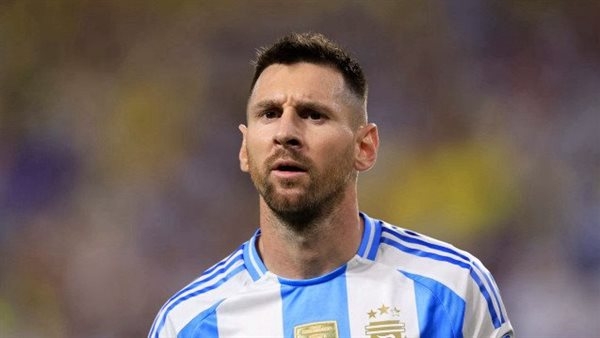 ميسي يزين قائمة الأرجنتين لمواجهة تشيلي وكولومبيا في تصفيات مونديال 2026