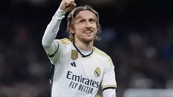 ريال مدريد يعرض قميص مودريتش على هذا النجم
