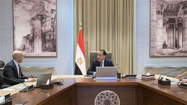 مدبولي يبحث مع وزير التعليم انتظام الدراسة وتطوير الثانوية العامة.. 85% نسبة حضور الطلاب في المدارس.. واستمرار الحوارات المجتمعية حول "البكالوريا"