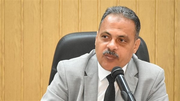 محافظ الشرقية يُتابع رصف مدخل المنطقة الصناعية ببلبيس