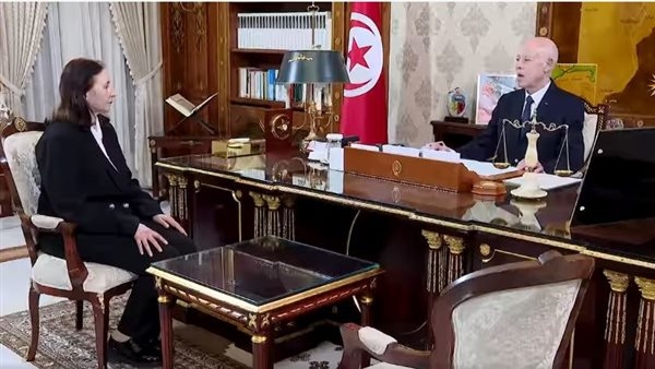الرئيس التونسي يقيل رئيس الحكومة ويعين سارة الزعفراني خلفا له (فيديو)