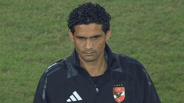 محمد نجيب ينضم للجهاز الفني للنادي الأهلي خلال مواجهة إنبي
