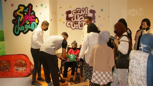 طلاب جامعة طيبة التكنولوجية يدعمون مرضى السرطان بأورام الأقصر