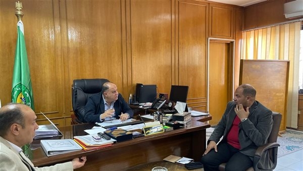 محافظة الإسماعيلية تبحث مع مسئولي الأحياء خطط العمل خلال عيد الفطر
