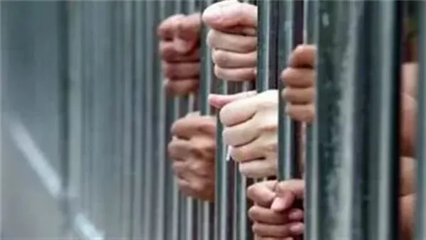 القبض على المتهمين بالاعتداء على أستاذ جامعي وأسرته بترسا