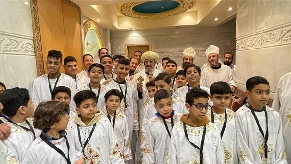 الأنبا مرقس يمنح "القمصية" لاثنين من كهنة إيبارشية شبرا الخيمة