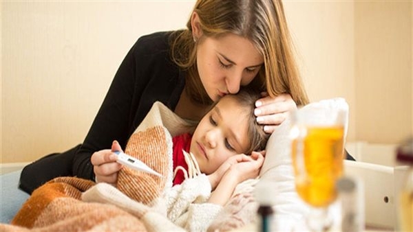 نصائح مهمة لحماية طفلك من مخاطر التقلبات الجوية