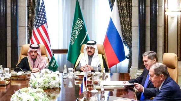 بدء المفاوضات الروسية الأمريكية في الرياض لبحث أزمة أوكرانيا