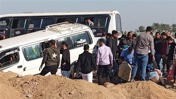 تسيير الحركة المرورية بالطريق الصحراوي الشرقي والكريمات بعد رفع آثار انقلاب سيارة