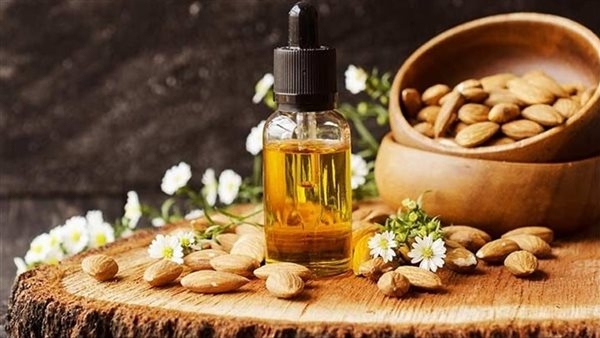 زيت اللوز الحلو، لبشرة رطبة ونضرة وخالية من التجاعيد
