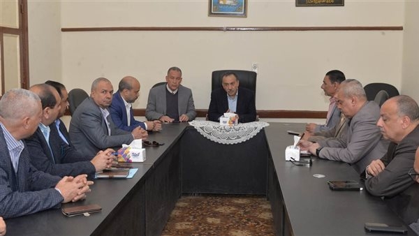 محافظ أسيوط يوجه بانتخاب مجالس الأمناء والآباء والمعلمين بكافة المدارس
