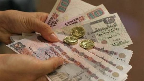 أصل العيدية وتاريخها.. ظهرت في مصر منذ أكثر من 900 عامًا.. خصصها الفاطميون للفقهاء وقراء القرآن.. بدأت بدراهم ذهبية وكسوة العيد.. وصلاح الدين أوقفها لهذا السبب
