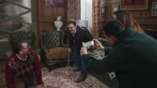 مسلسل شهادة معاملة أطفال الحلقة 28، عبد الستار الكف يصل إلى صندوق الذهب