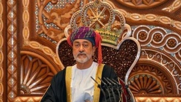 سلطان عمان يؤكد حرص بلاده على إنهاء الصراع الإيراني الإسرائيلي سلميا