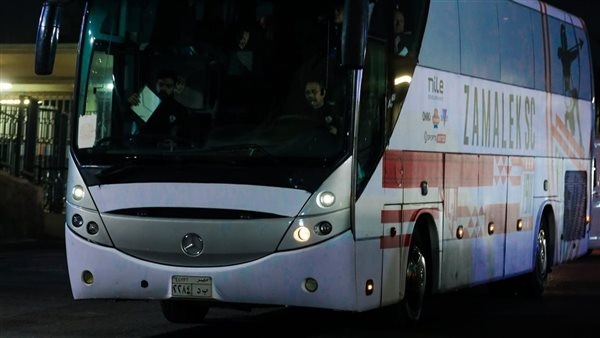 حافلة فريق الزمالك تصل استاد القاهرة استعدادا لمواجهة فاركو