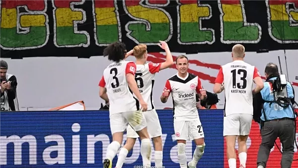 فرانكفورت يفوز على شتوتجارت 0/1 وينعش آماله الأوروبية