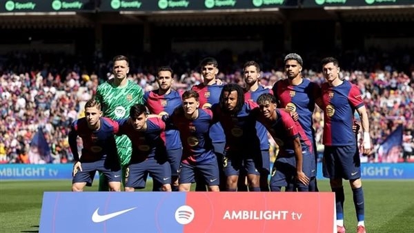 الكشف عن حكام مباراة برشلونة ضد دورتموند في دوري الأبطال
