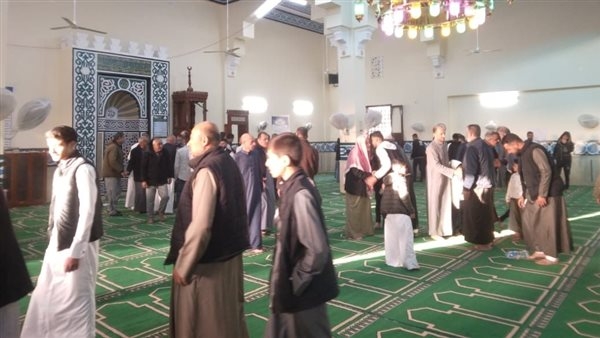 الآلاف من أهالي سيناء يؤدون صلاة عيد الفطر المبارك في الساحات والمساجد (صور)